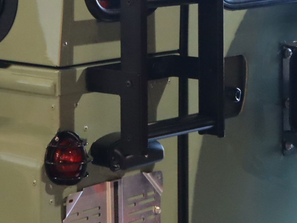 Land Rover Defender 90/110 (1983-2016) tikkaat - Front Runner 3