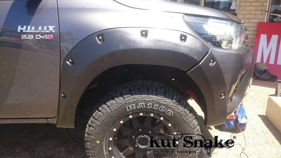 Lokasuojan levike, Toyota Vilux Revo 6