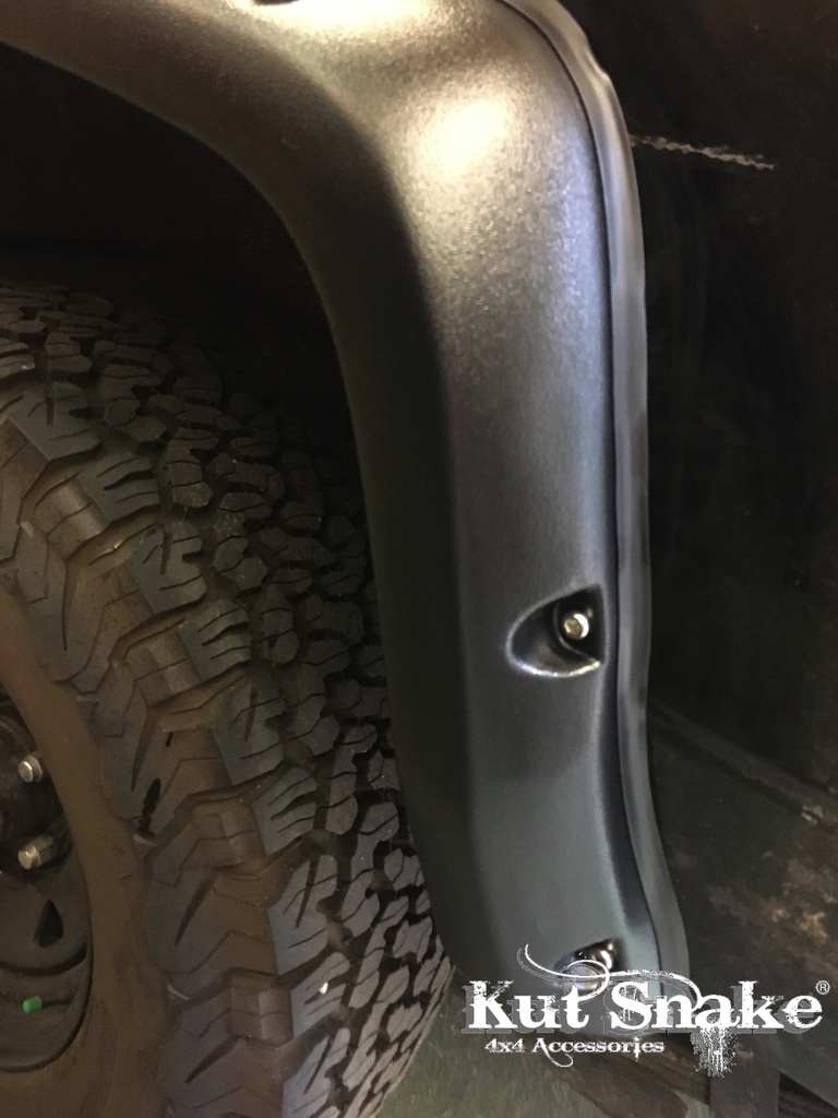 Lokasuojan levike, Toyota Land Cruiser 75-series 15