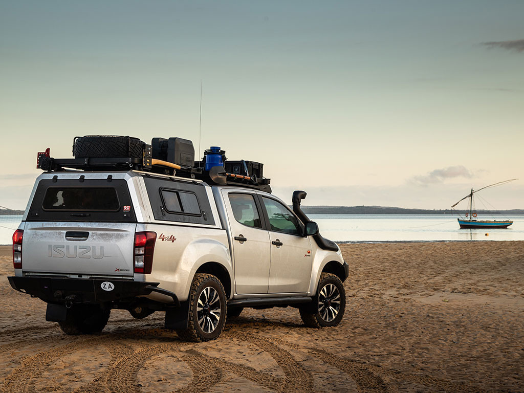 Pickupin katos tai perävaunu OEM Track Slimline II -telinesarjalla / korkea / 1165 mm (L) x 2772 mm (P) - Front Runner 5