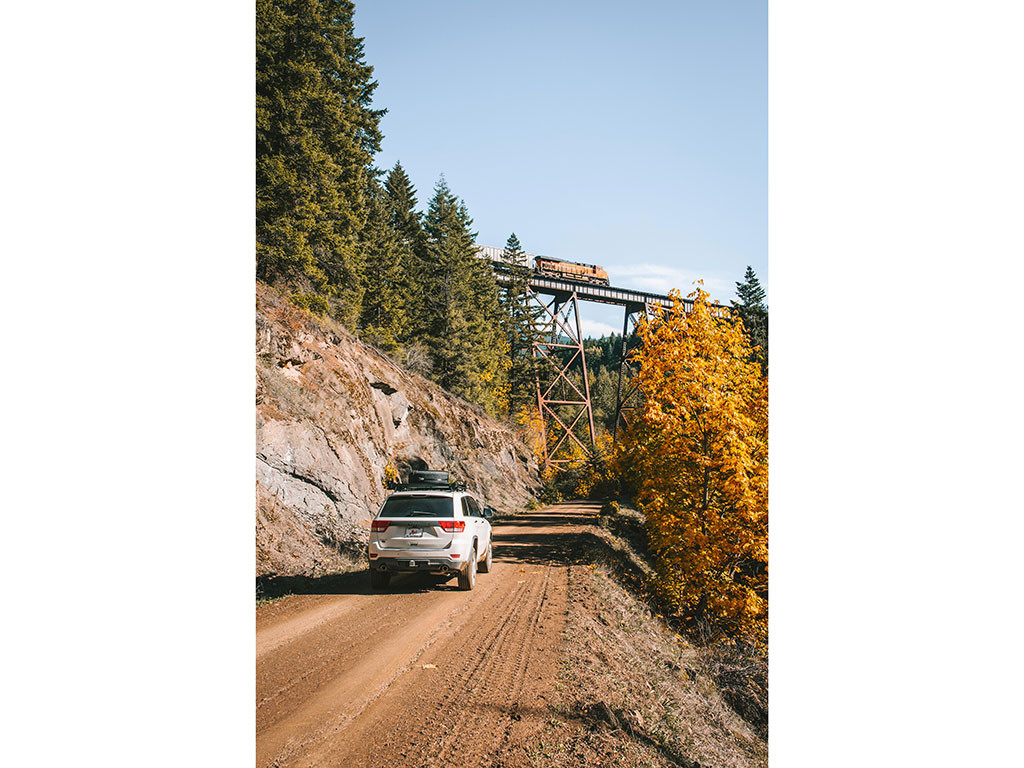 Jeep Grand Cherokee WK2 (2011-2021) Slimline II kattotelinesarja - Front Runner 7