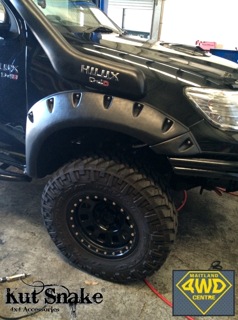 Lokasuojan levike, Toyota Hilux Vigo12-15 MONSTER 8