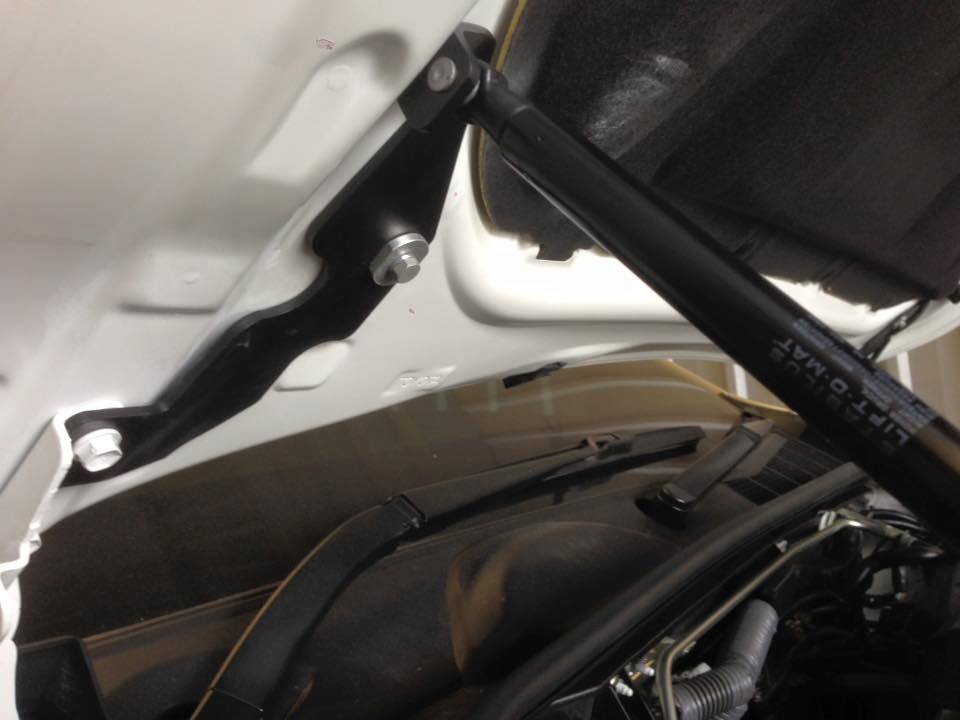 Konepellin kaasujousisarja 3