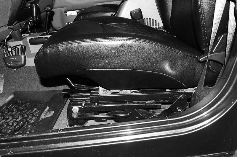 WRANGLER TJ vänster stolmonterings