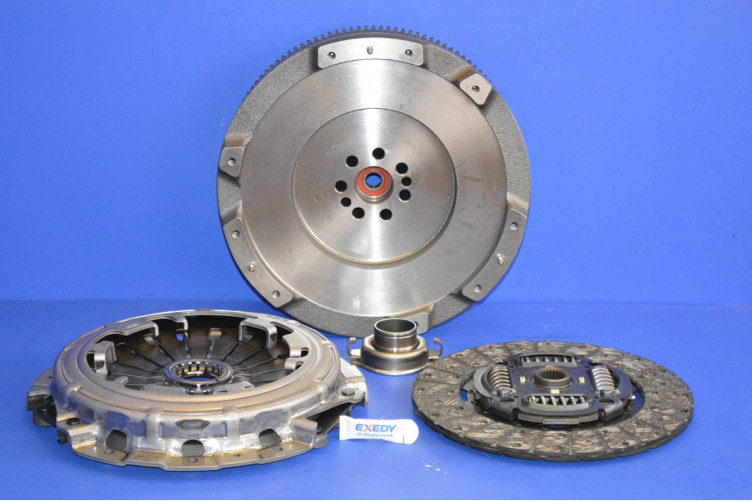 Clutch kit and single mass flywheel