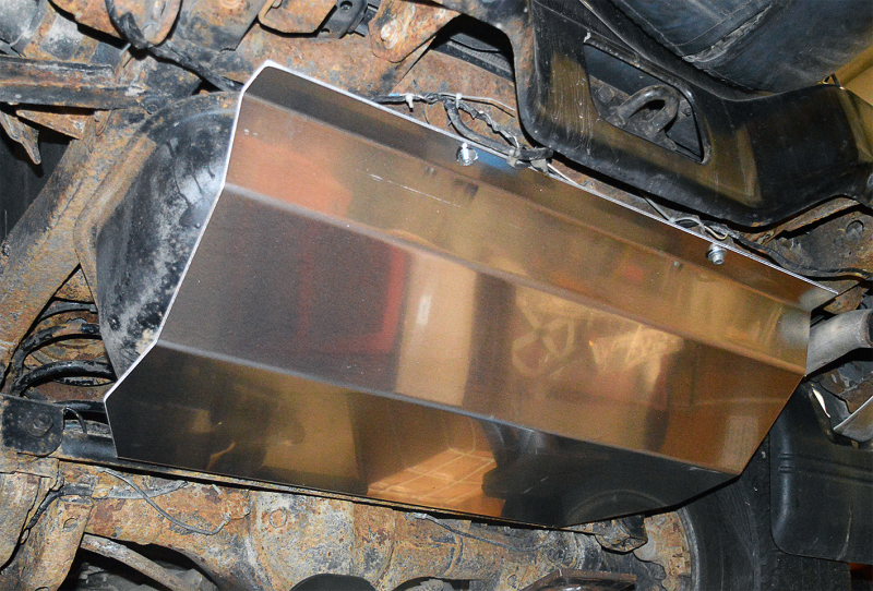 REAR FUEL TANK GUARD