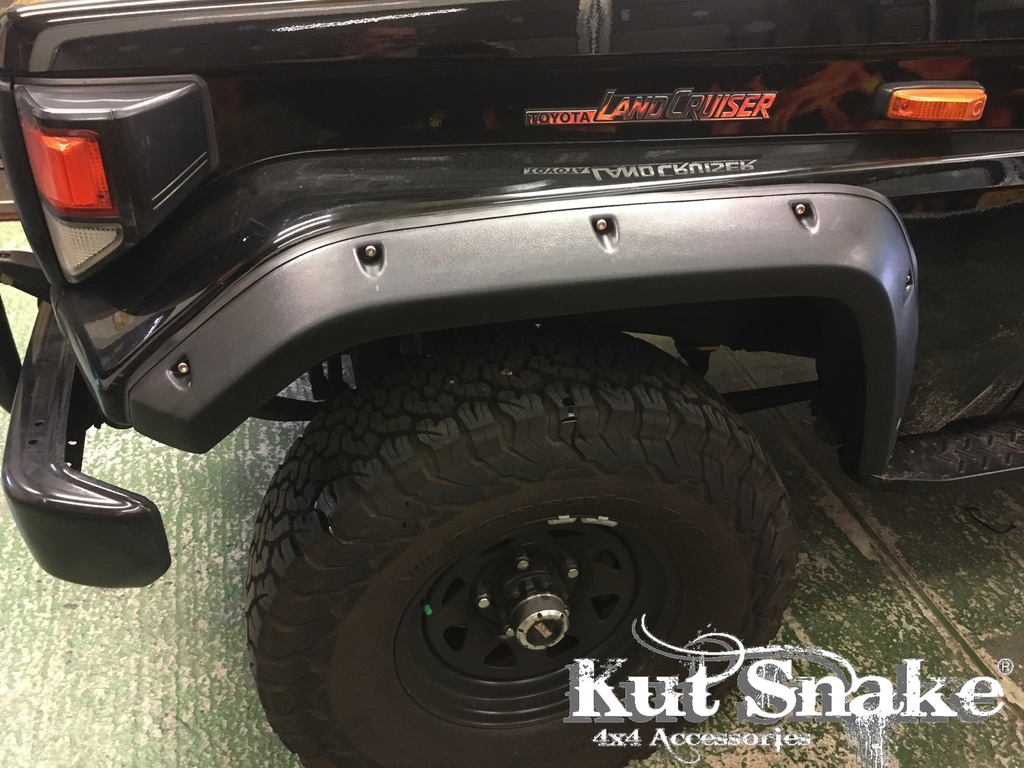Fender flares, Toyota Land Cruiser 75-series