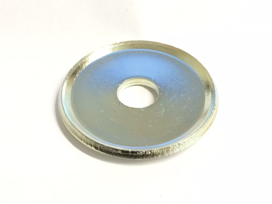 Rear Controlarm upper bushings washer.